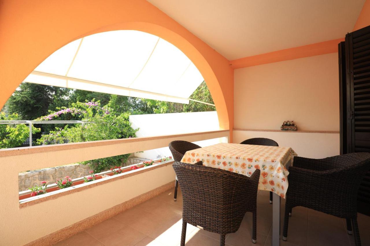 Apartmani Lovorka Punat Buitenkant foto