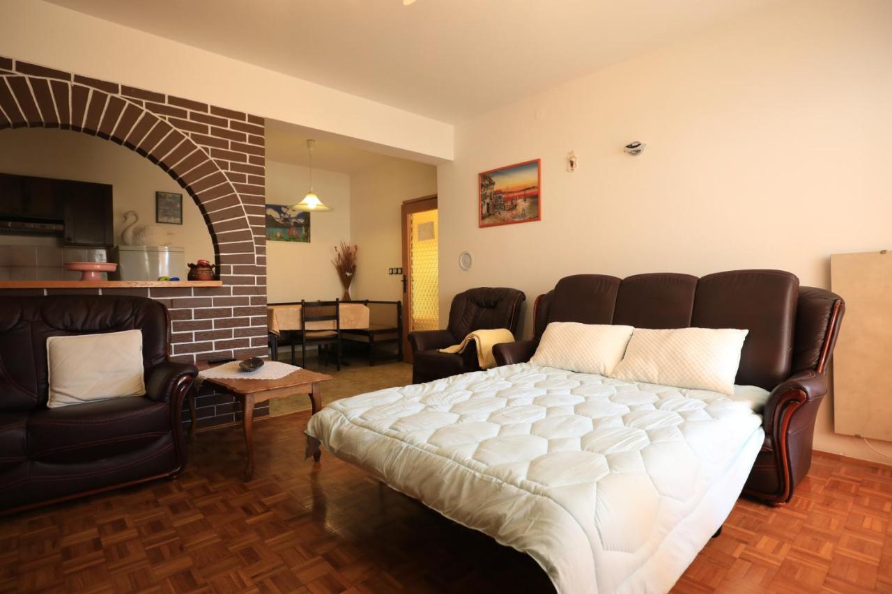 Apartmani Lovorka Punat Buitenkant foto