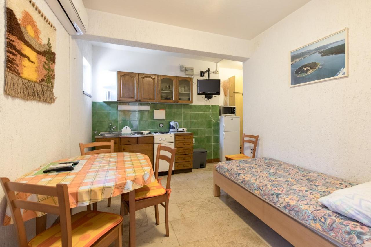 Apartmani Lovorka Punat Buitenkant foto