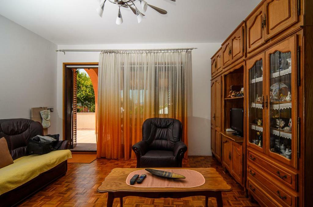 Apartmani Lovorka Punat Buitenkant foto
