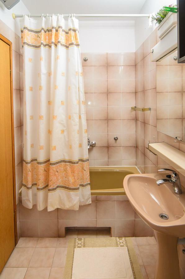 Apartmani Lovorka Punat Buitenkant foto