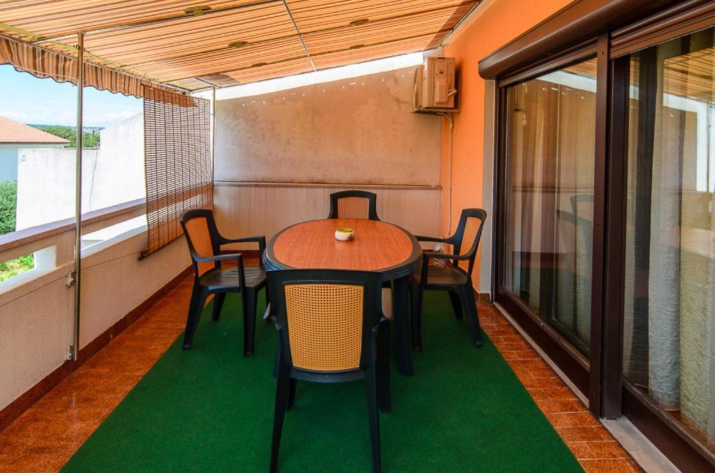 Apartmani Lovorka Punat Buitenkant foto